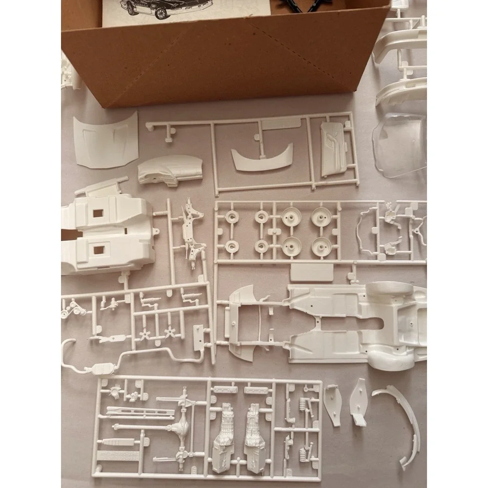 Monogram 1:25 93 Camaro Z28 Indianapolis 500 Pace Car Model Kit 2964 Open Box